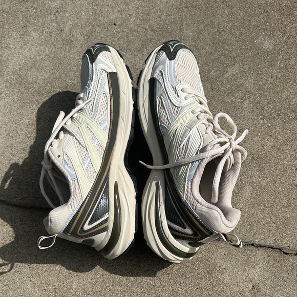 Women's Cream and Green Sneakers - Picture 9 of 13